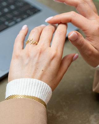 Zirconia Leaf Ring – guldring med zirkonia, bild 3 | Callisto Jewellery